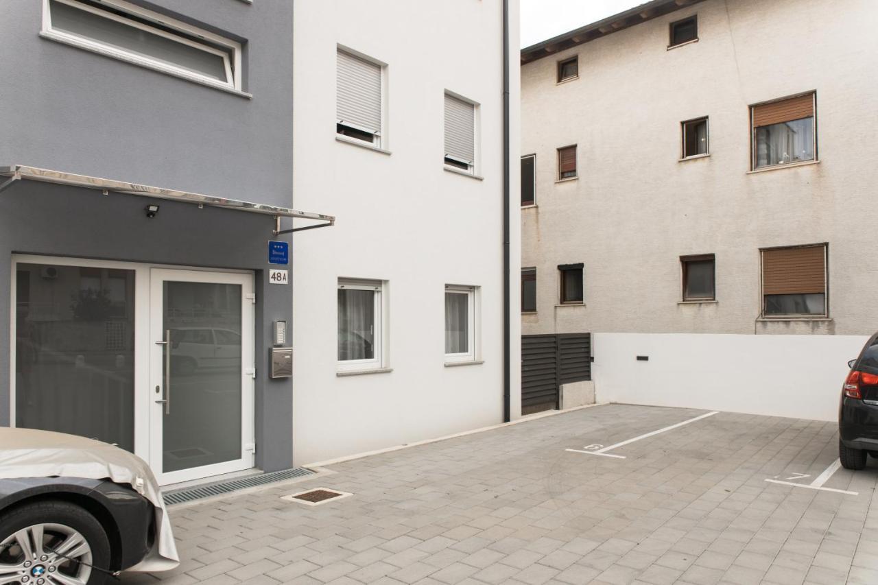 Apartment Zara - Luxury Apartment With Private Pool Экстерьер фото