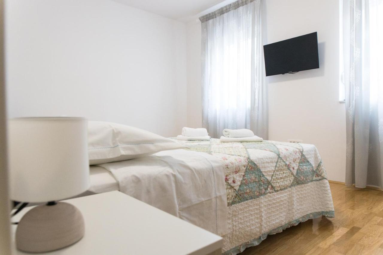Apartment Zara - Luxury Apartment With Private Pool Экстерьер фото