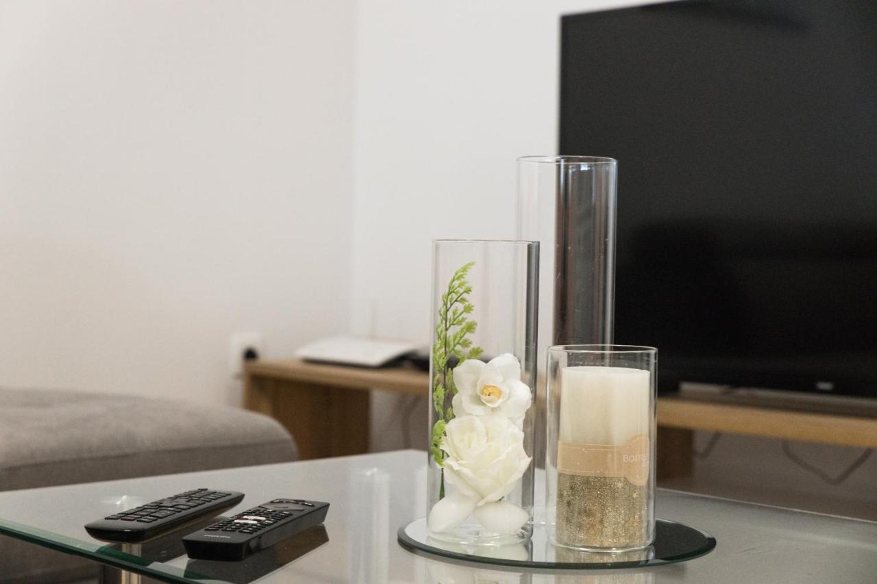 Apartment Zara - Luxury Apartment With Private Pool Экстерьер фото
