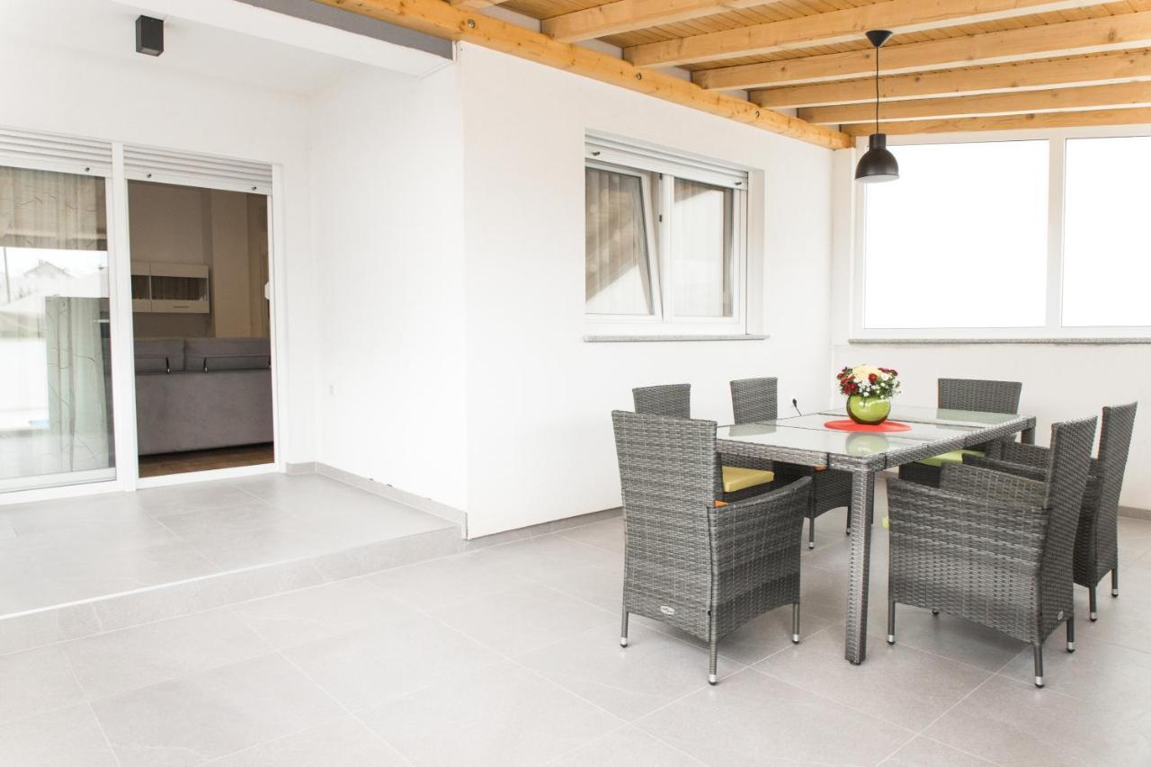 Apartment Zara - Luxury Apartment With Private Pool Экстерьер фото