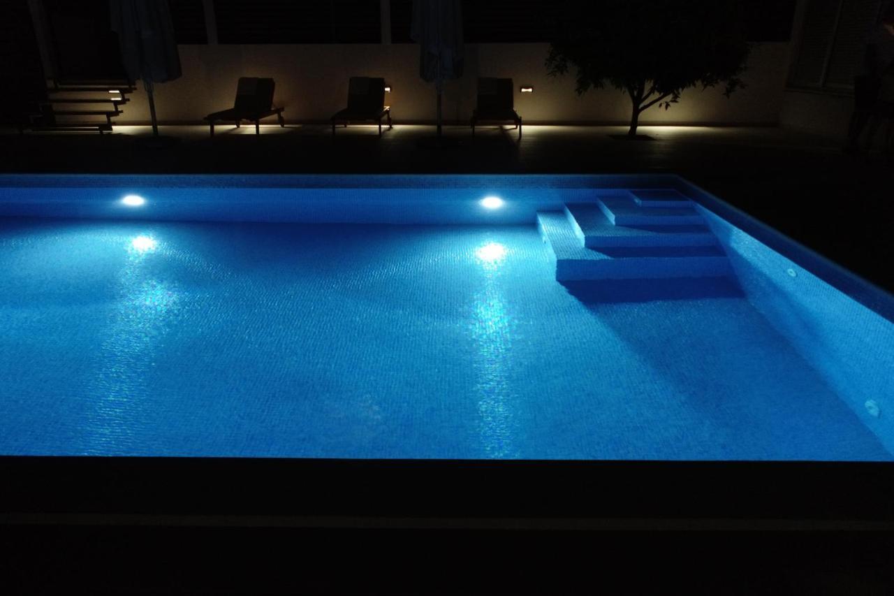 Apartment Zara - Luxury Apartment With Private Pool Экстерьер фото